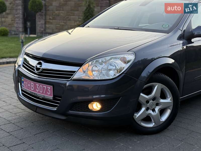 Універсал Opel Astra 2008 в Луцьку