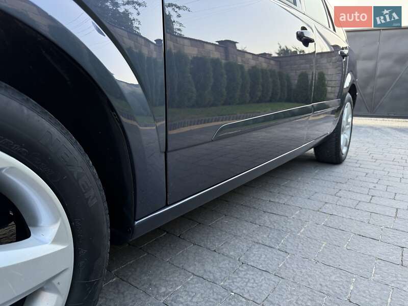 Універсал Opel Astra 2008 в Луцьку