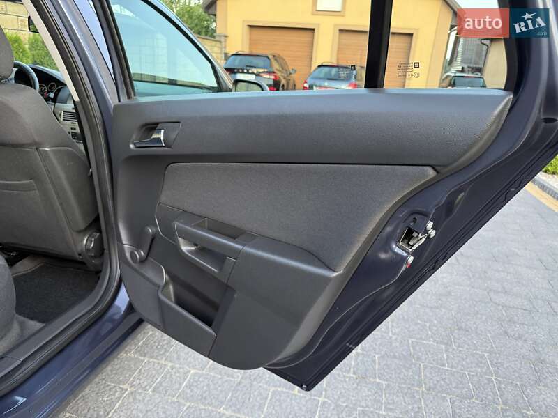 Універсал Opel Astra 2008 в Луцьку