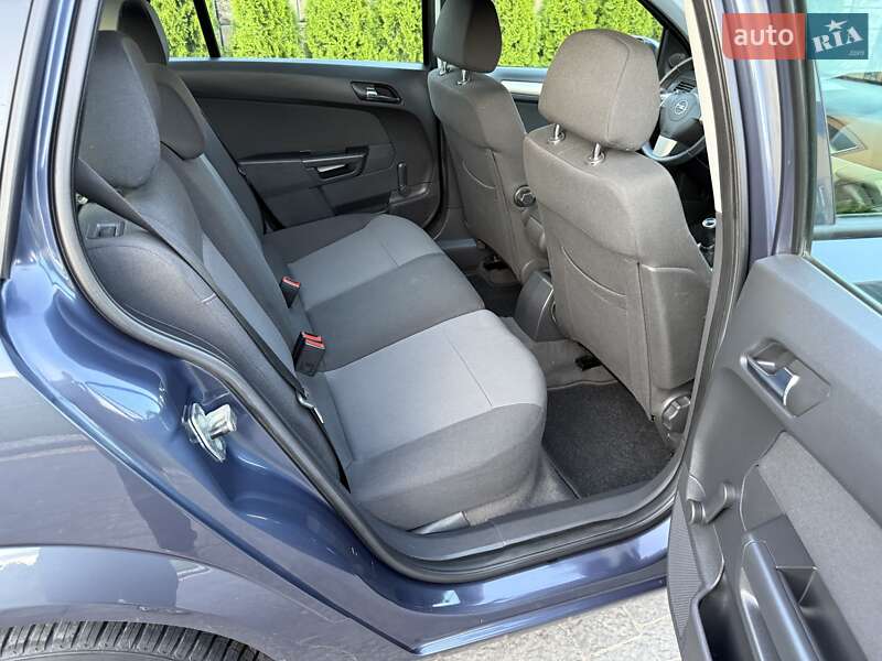Універсал Opel Astra 2008 в Луцьку