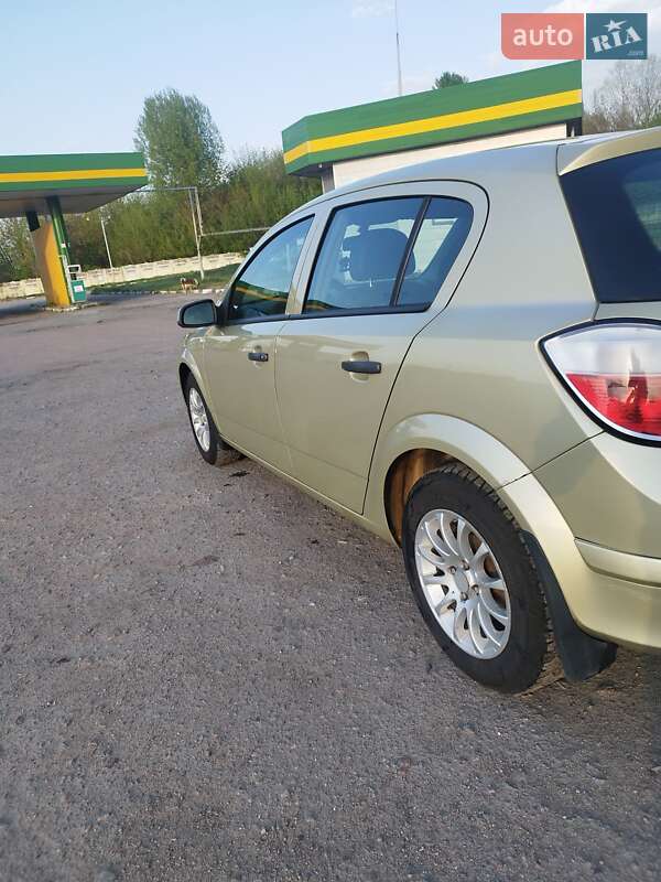 Хэтчбек Opel Astra 2005 в Житомире