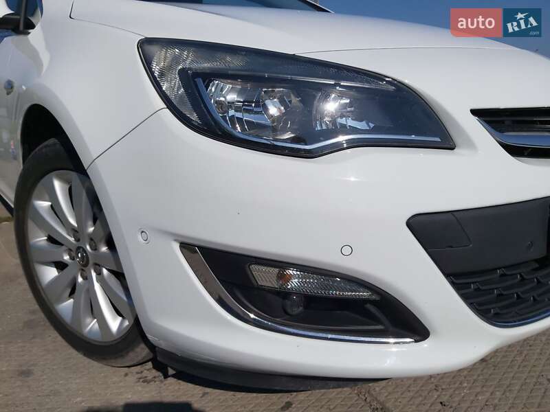 Универсал Opel Astra 2012 в Нововолынске