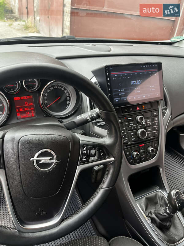 Универсал Opel Astra 2015 в Ивано-Франковске