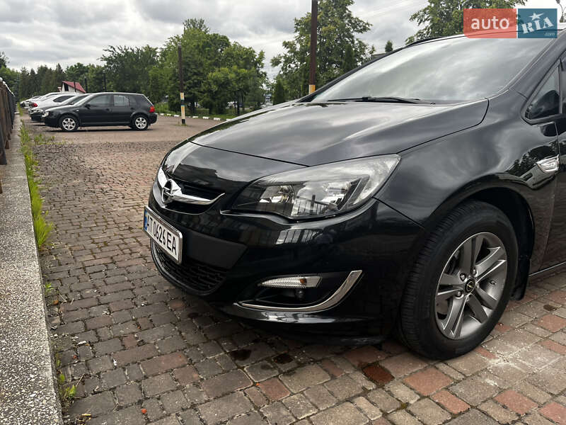 Универсал Opel Astra 2015 в Ивано-Франковске