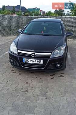 Хетчбек Opel Astra 2005 в Вараші