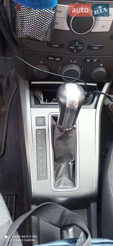 Хэтчбек Opel Astra 2005 в Вараше