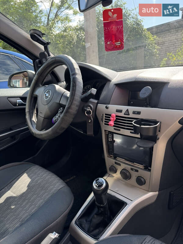 Хэтчбек Opel Astra 2008 в Львове