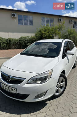 Универсал Opel Astra 2011 в Житомире