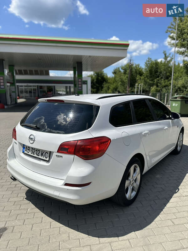 Универсал Opel Astra 2011 в Житомире