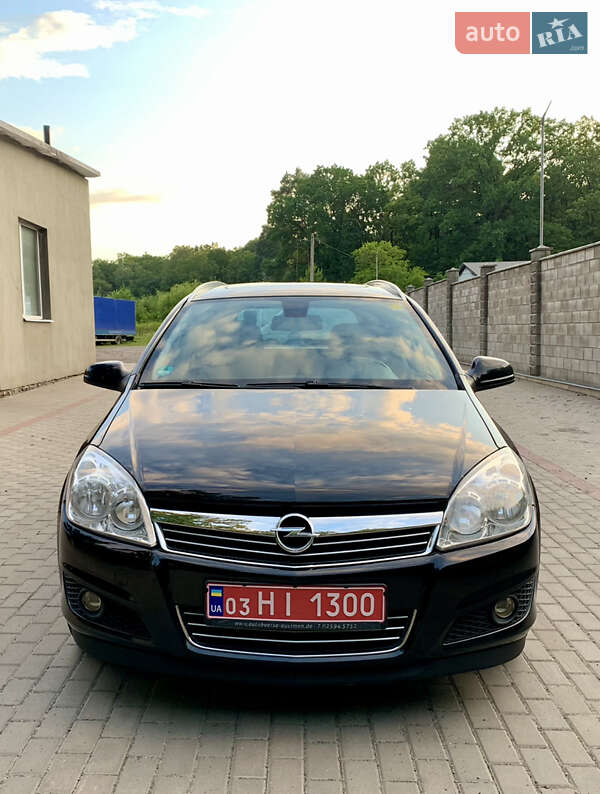 Універсал Opel Astra 2009 в Луцьку