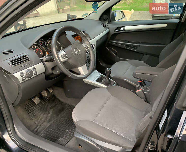 Універсал Opel Astra 2009 в Луцьку