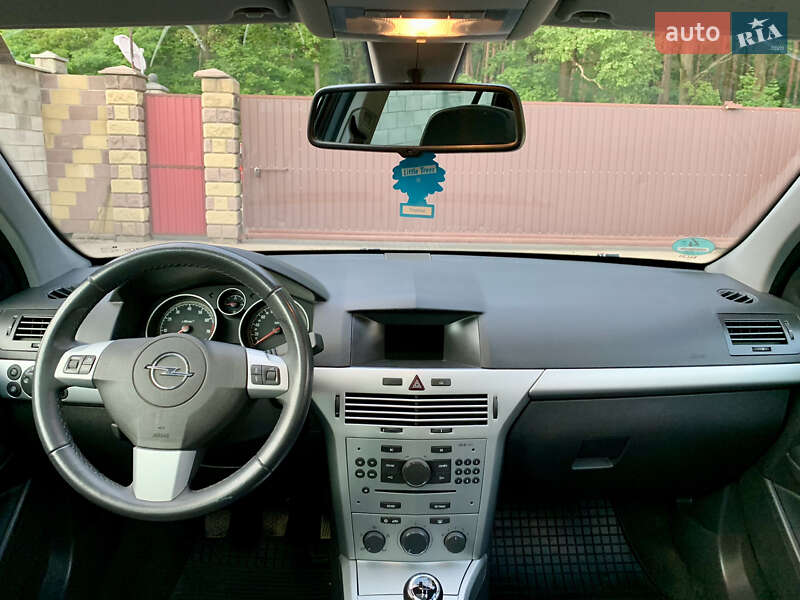 Універсал Opel Astra 2009 в Луцьку