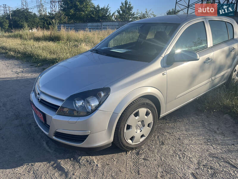 Хетчбек Opel Astra 2004 в 