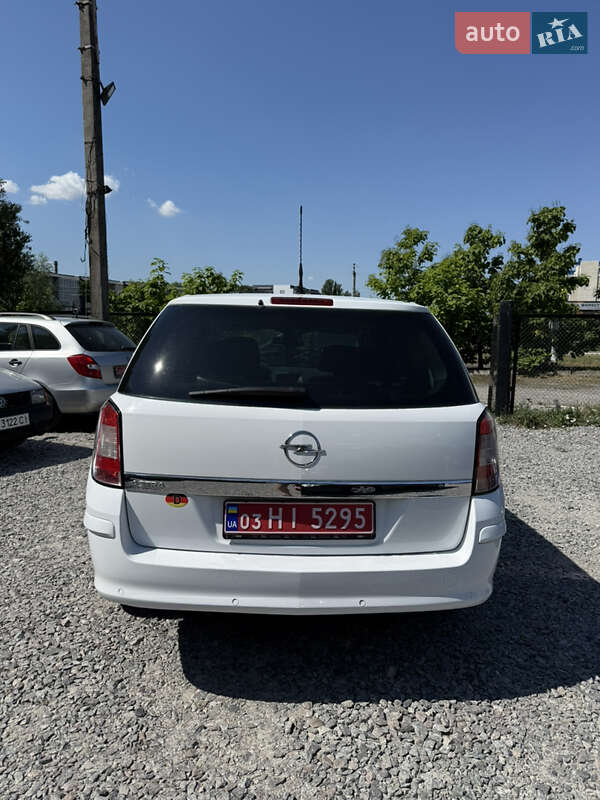 Универсал Opel Astra 2010 в Белой Церкви