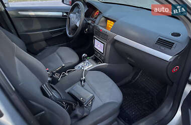 Универсал Opel Astra 2005 в 