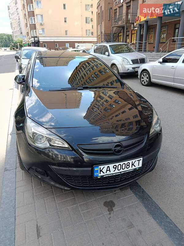 Хэтчбек Opel Astra 2013 в Вишневом