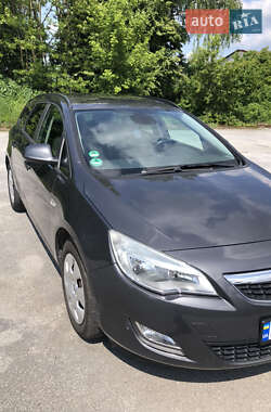 Универсал Opel Astra 2011 в 