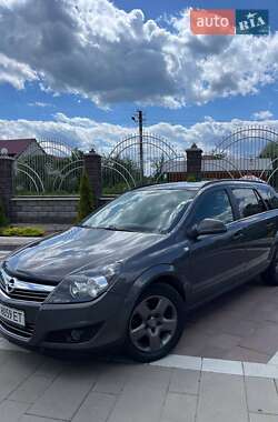 Универсал Opel Astra 2010 в Ивано-Франковске