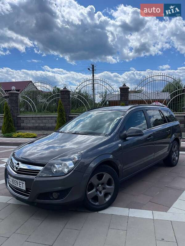 Универсал Opel Astra 2010 в 