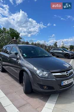 Универсал Opel Astra 2010 в 