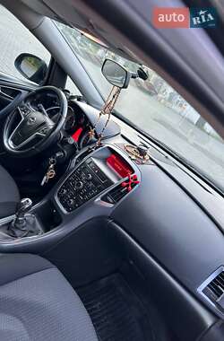 Универсал Opel Astra 2014 в 