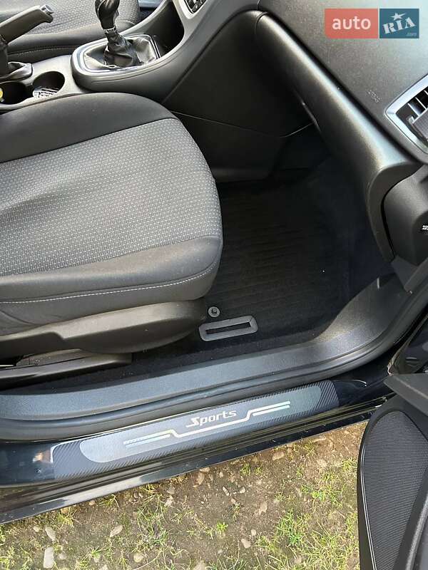 Универсал Opel Astra 2014 в Стрые