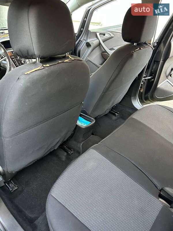 Универсал Opel Astra 2014 в Стрые