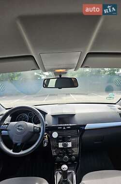 Универсал Opel Astra 2010 в 