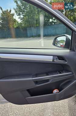Универсал Opel Astra 2010 в 