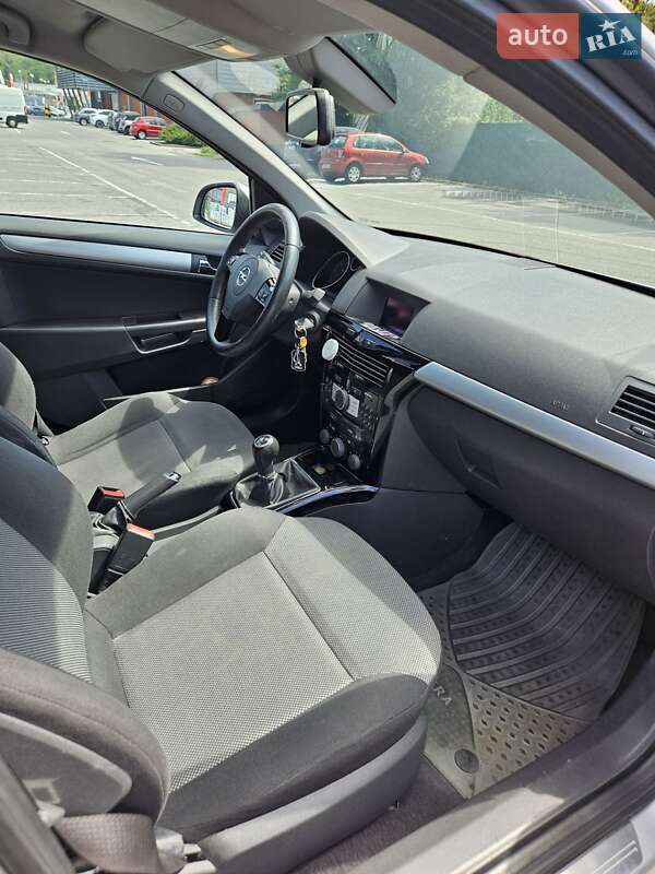 Универсал Opel Astra 2010 в Богородчанах