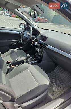 Универсал Opel Astra 2010 в 