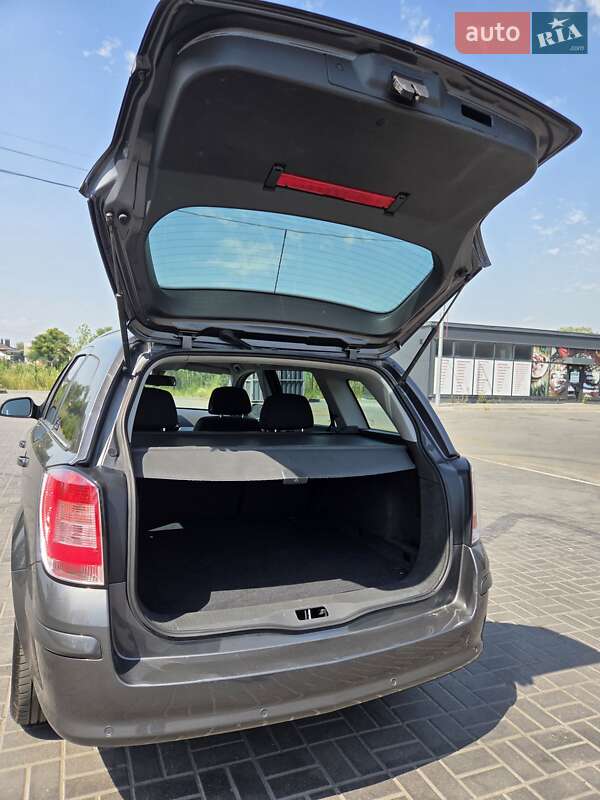 Универсал Opel Astra 2010 в Днепре