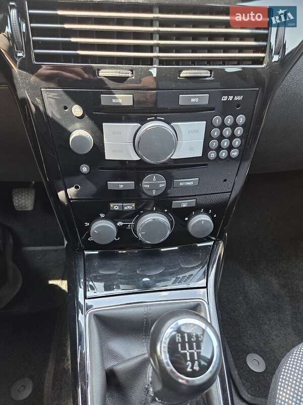 Универсал Opel Astra 2010 в Днепре