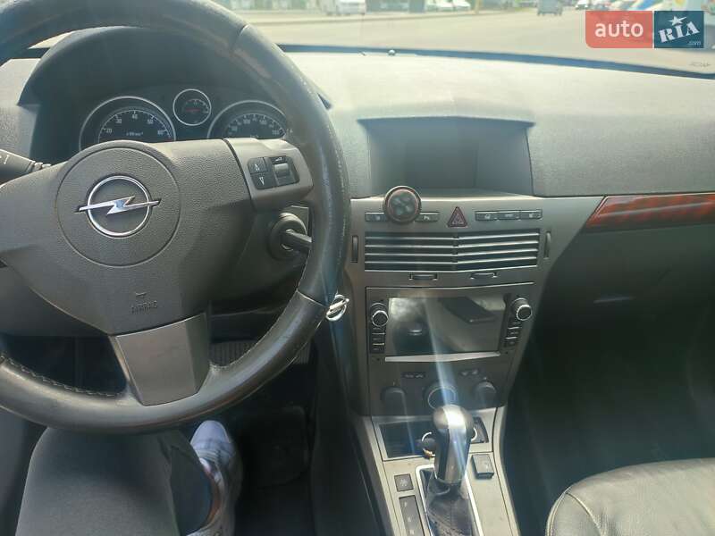 Универсал Opel Astra 2004 в Ужгороде