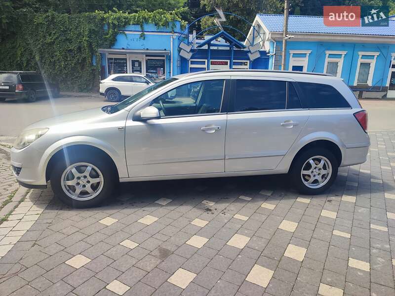 Универсал Opel Astra 2004 в Ужгороде