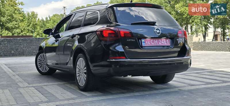 Универсал Opel Astra 2015 в Стрые