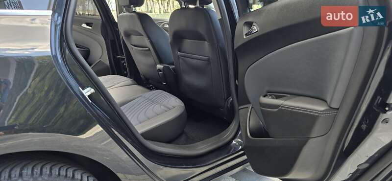 Универсал Opel Astra 2015 в Стрые