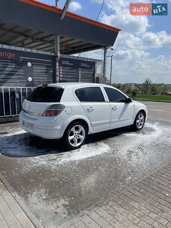 Хэтчбек Opel Astra 2006 в Львове