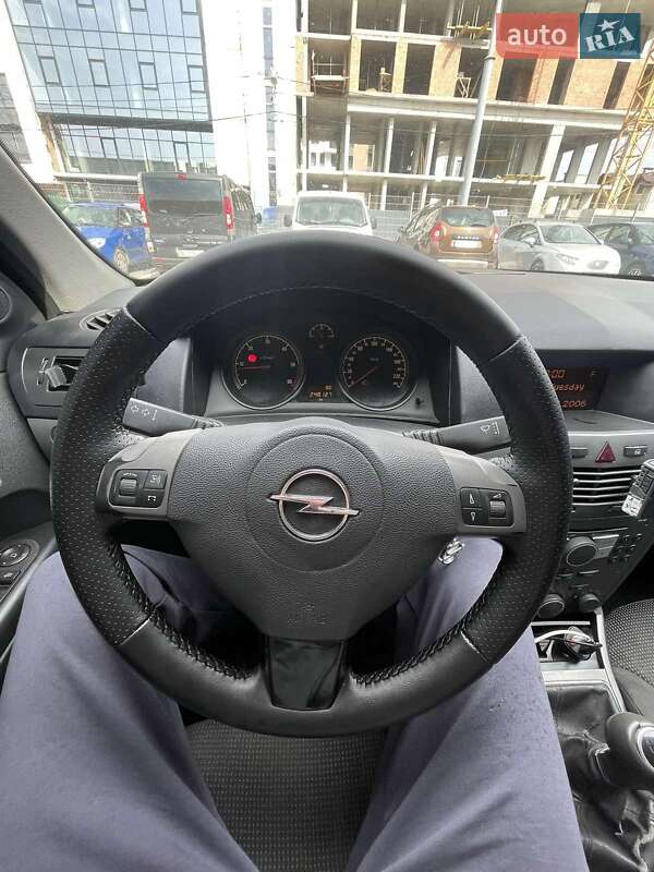 Хэтчбек Opel Astra 2006 в Львове