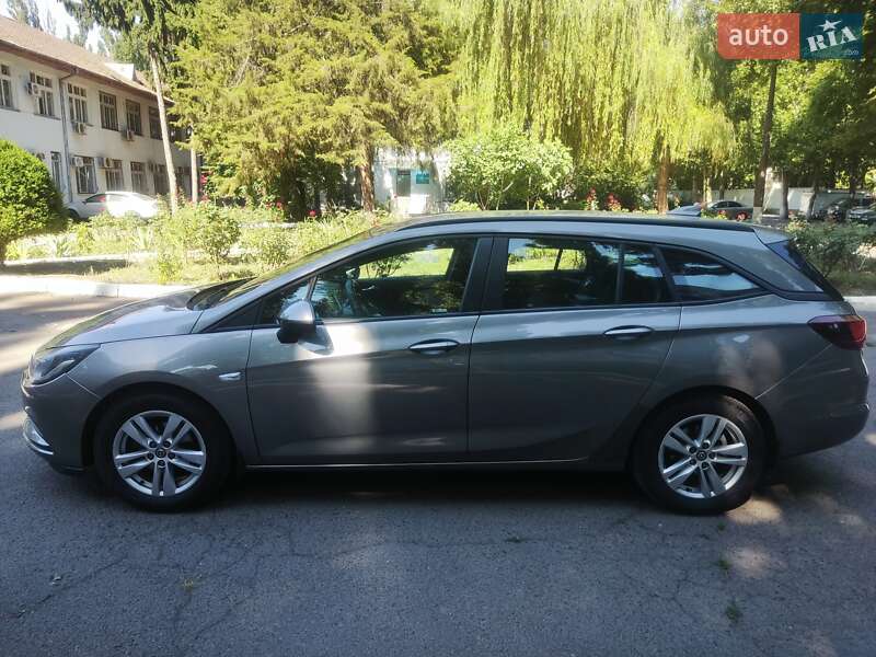 Универсал Opel Astra 2017 в Одессе