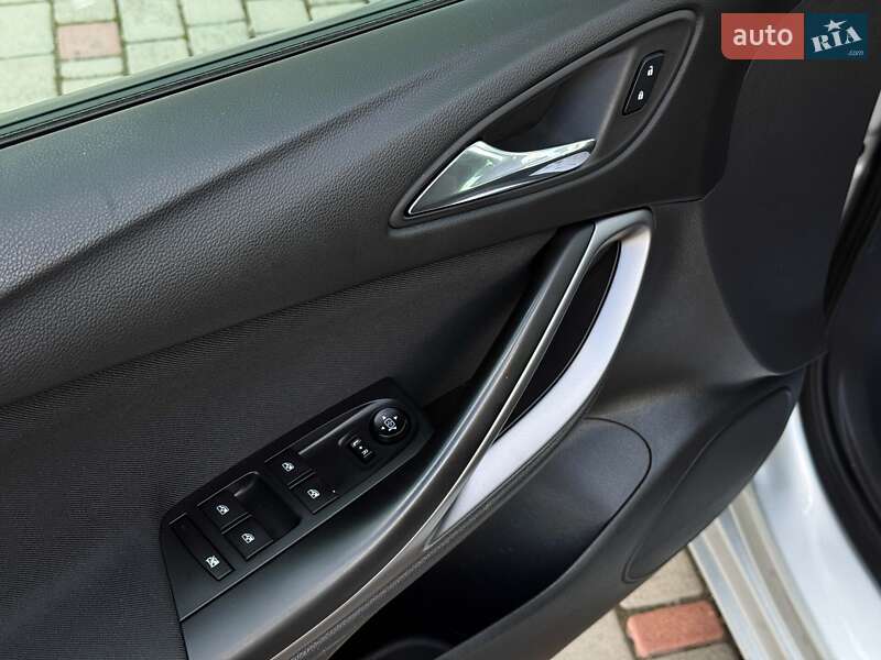 Универсал Opel Astra 2016 в Луцке