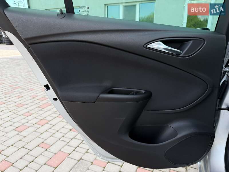 Универсал Opel Astra 2016 в Луцке