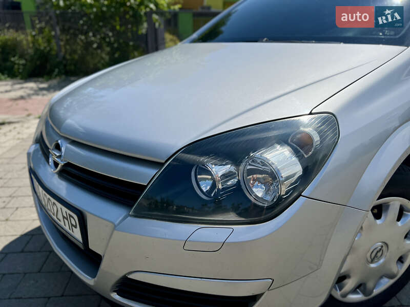 Універсал Opel Astra 2005 в Івано-Франківську