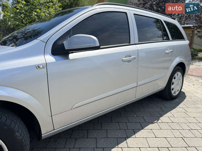 Універсал Opel Astra 2005 в Івано-Франківську