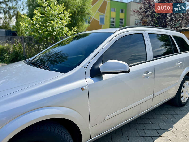 Універсал Opel Astra 2005 в Івано-Франківську