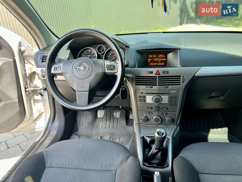 Універсал Opel Astra 2005 в Івано-Франківську