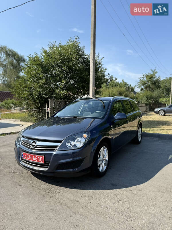 Универсал Opel Astra 2010 в Звенигородке