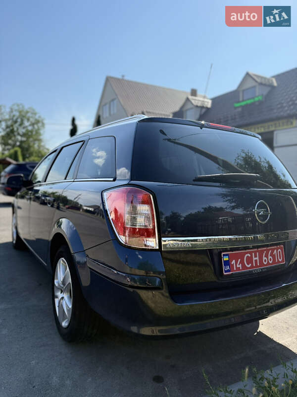 Универсал Opel Astra 2010 в Звенигородке