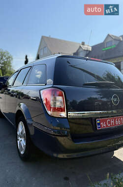Універсал Opel Astra 2010 в 