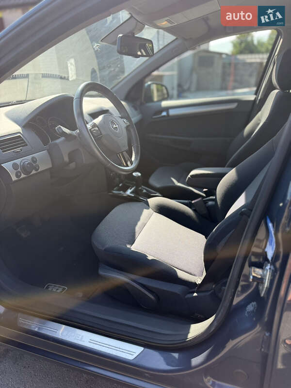 Универсал Opel Astra 2010 в Звенигородке